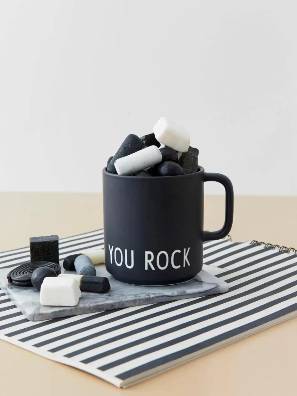 DESIGN LETTERS Design koffiemok Favourite YOU ROCK met opschrift | Servies | Koffiekopjes