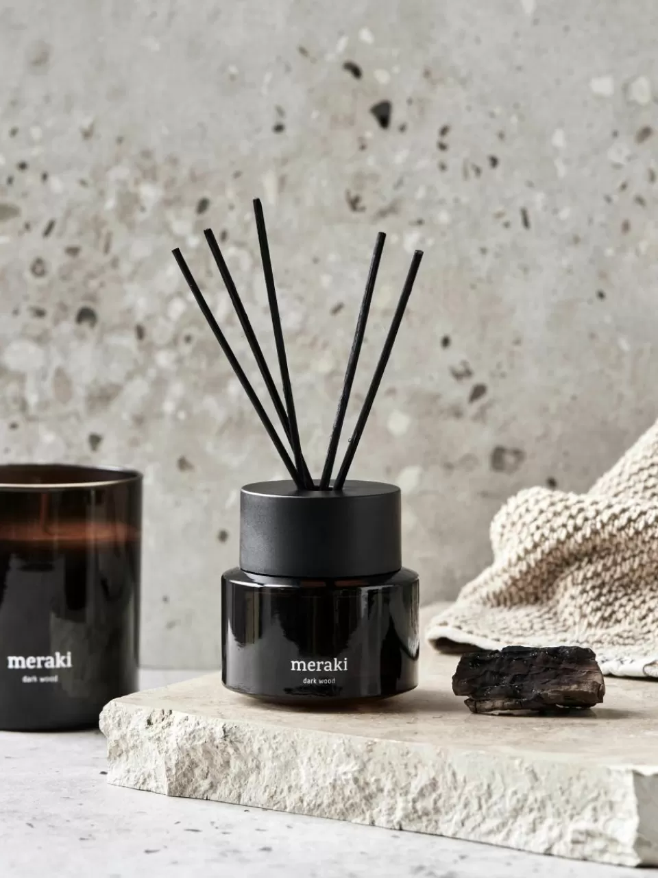 Meraki Diffuser Dark Wood (nootmuskaat, kruidnagel & amber) | Kaarsen & Kaarsenhouders | Huisparfum