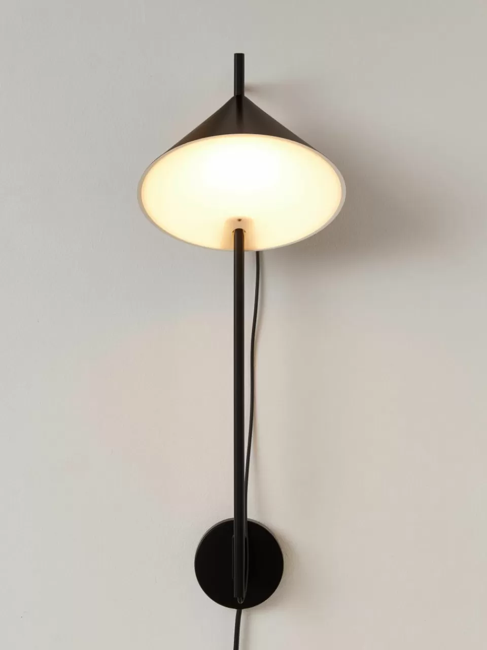 Louis Poulsen Dimbare LED wandlamp Yuh met timerfunctie | Wandlampen