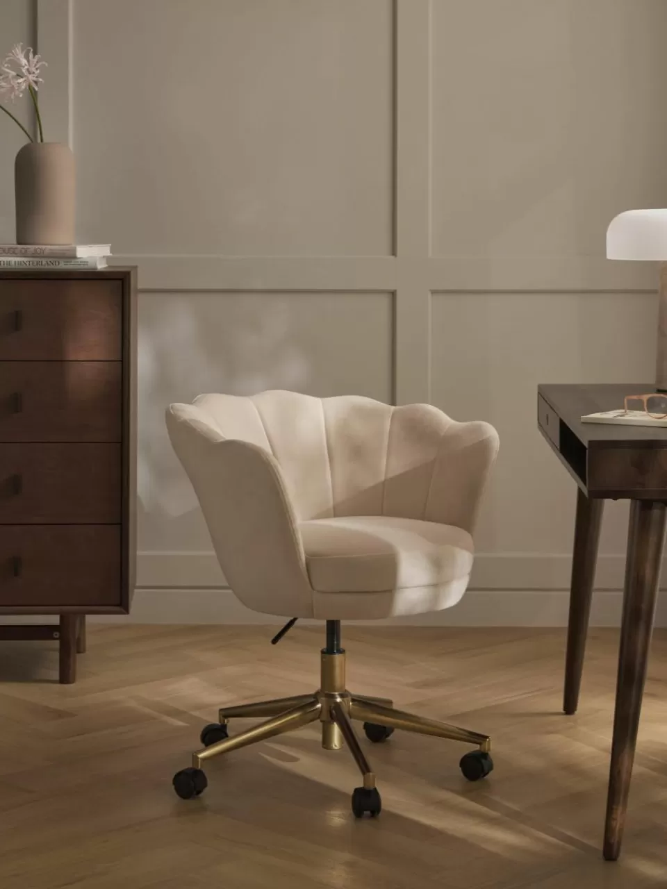 Westwing Collection Fluweel bureaustoel Oyster met armleuning, in hoogte verstelbaar | Bureaustoelen | Stoelen