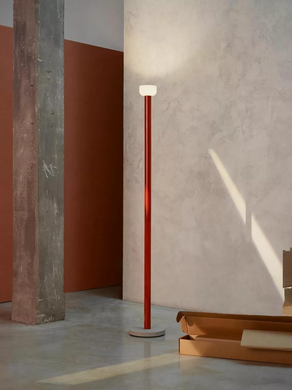 Flos Grote dimbare LED vloerlamp Bellhop | Staande Lampen