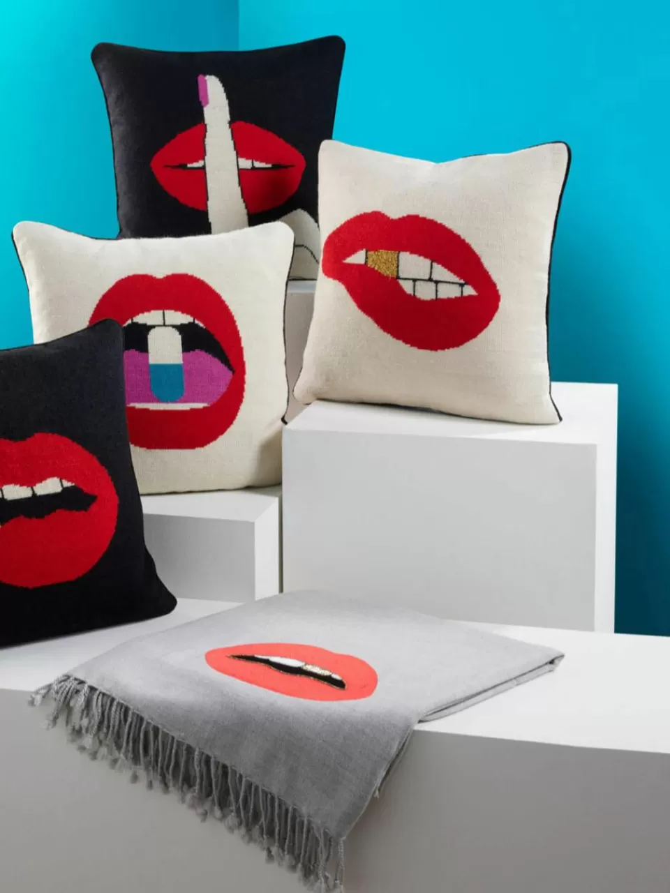 Jonathan Adler Handgemaakte wollendecoratief kussen Lips Bitten | Sierkussens | Sierkussens