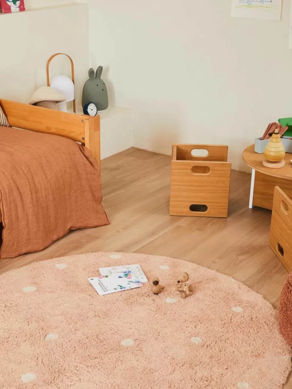 Lorena Canals Handgetuft rond vloerkleed Dot met hoog-laag effect, wasbaar | Kindervloerkleden | Kindervloerkleden