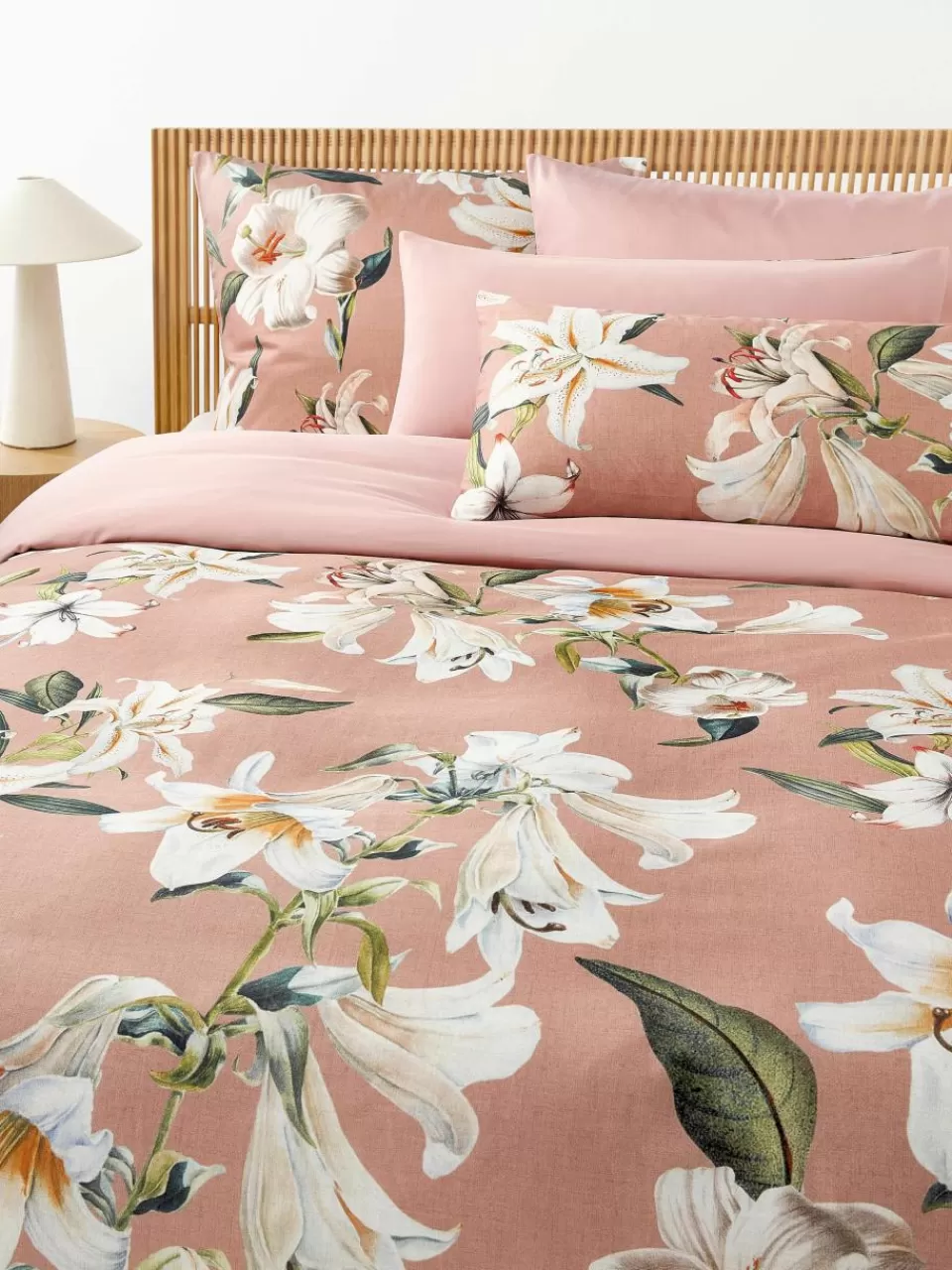 Westwing Collection Katoensatijnen kussenhoes Flori met bloemenprint | Kussenslopen