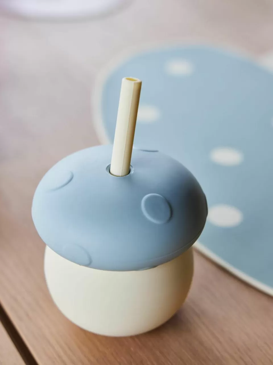 Oyoy Living Design Kinderbeker Mushroom met rietje | Kinderservies & -Bestek