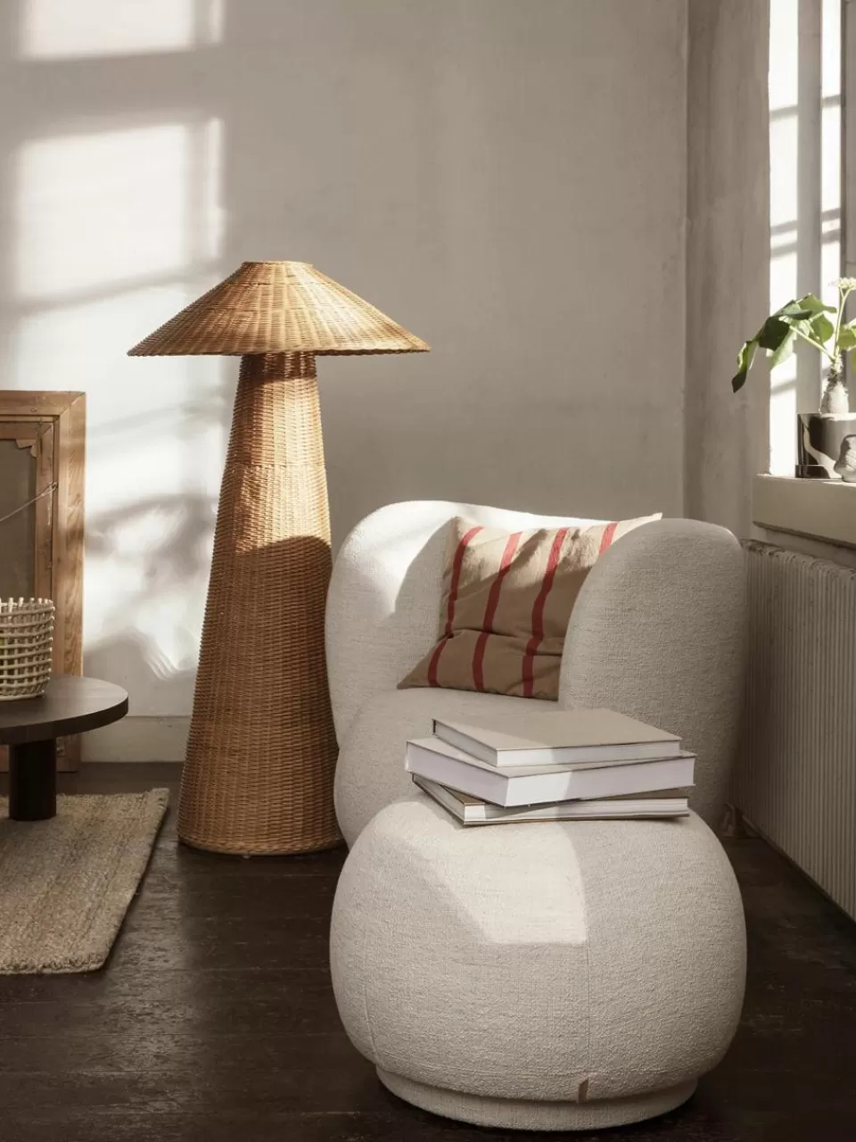 ferm LIVING Kleine vloerlamp Dou van rotan, handgemaakt | Staande Lampen