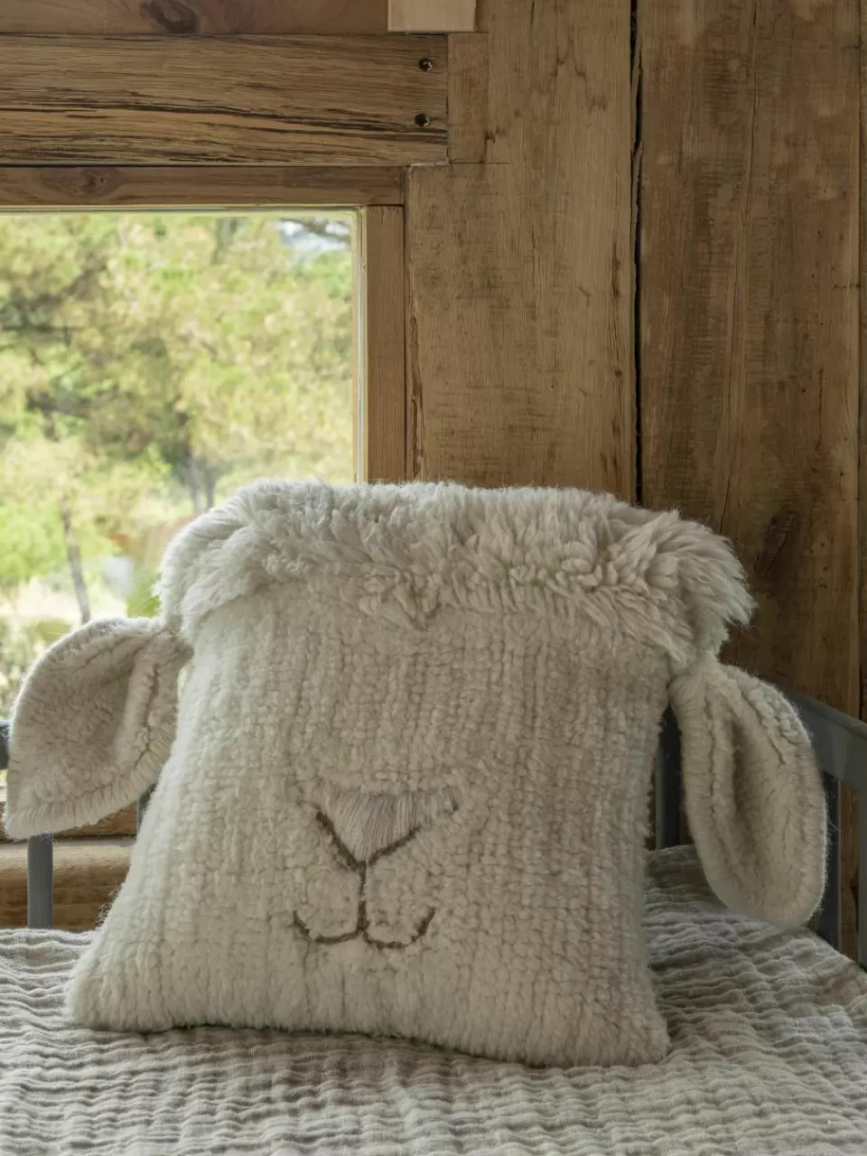 Lorena Canals Knuffelkussen Sheep van wol | Kindertextiel | Kinderkussens