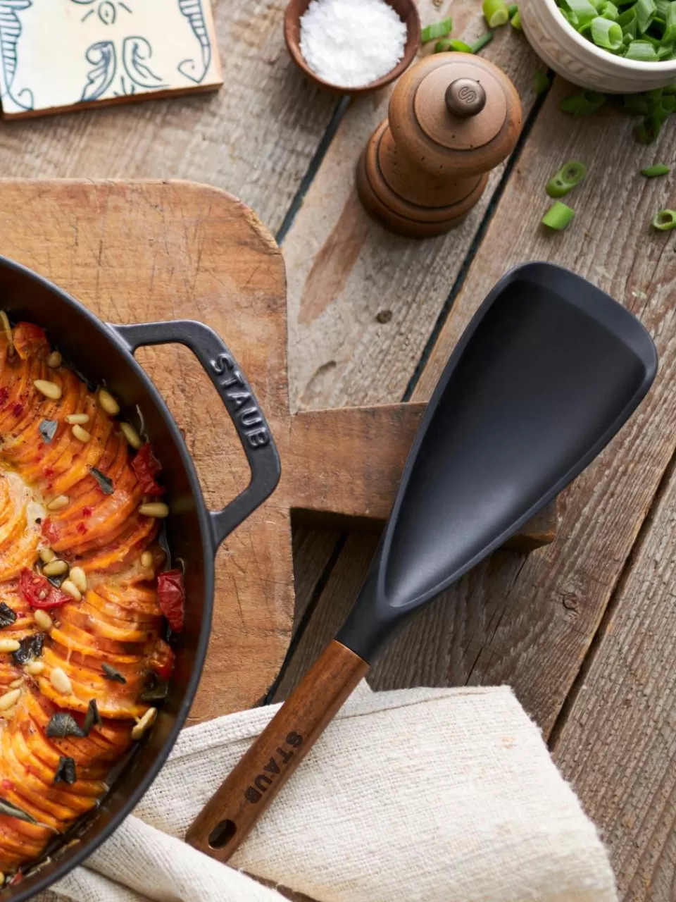 Staub Multifunctionele lepel Cook met acaciahouten handvat | Keukengerei | Kookgerei