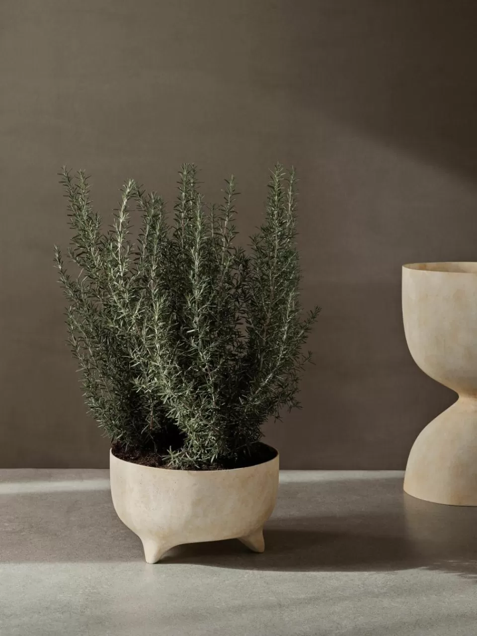 ferm LIVING Plantenpot Evoke, H 26 cm | Plantenbakken | Bloempotten