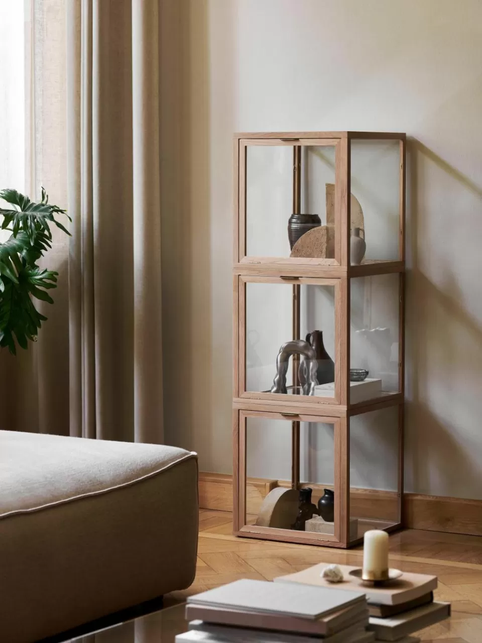 ferm LIVING Vitrine Miru van eikenhout | Vitrinekasten | Vitrinekasten