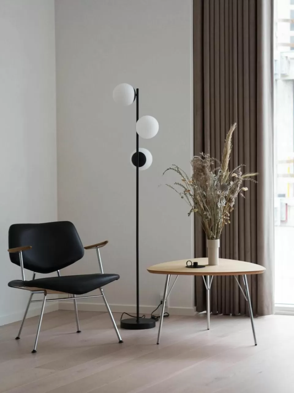 Westwing Vloerlamp Lilly van opaalglas | Staande Lampen