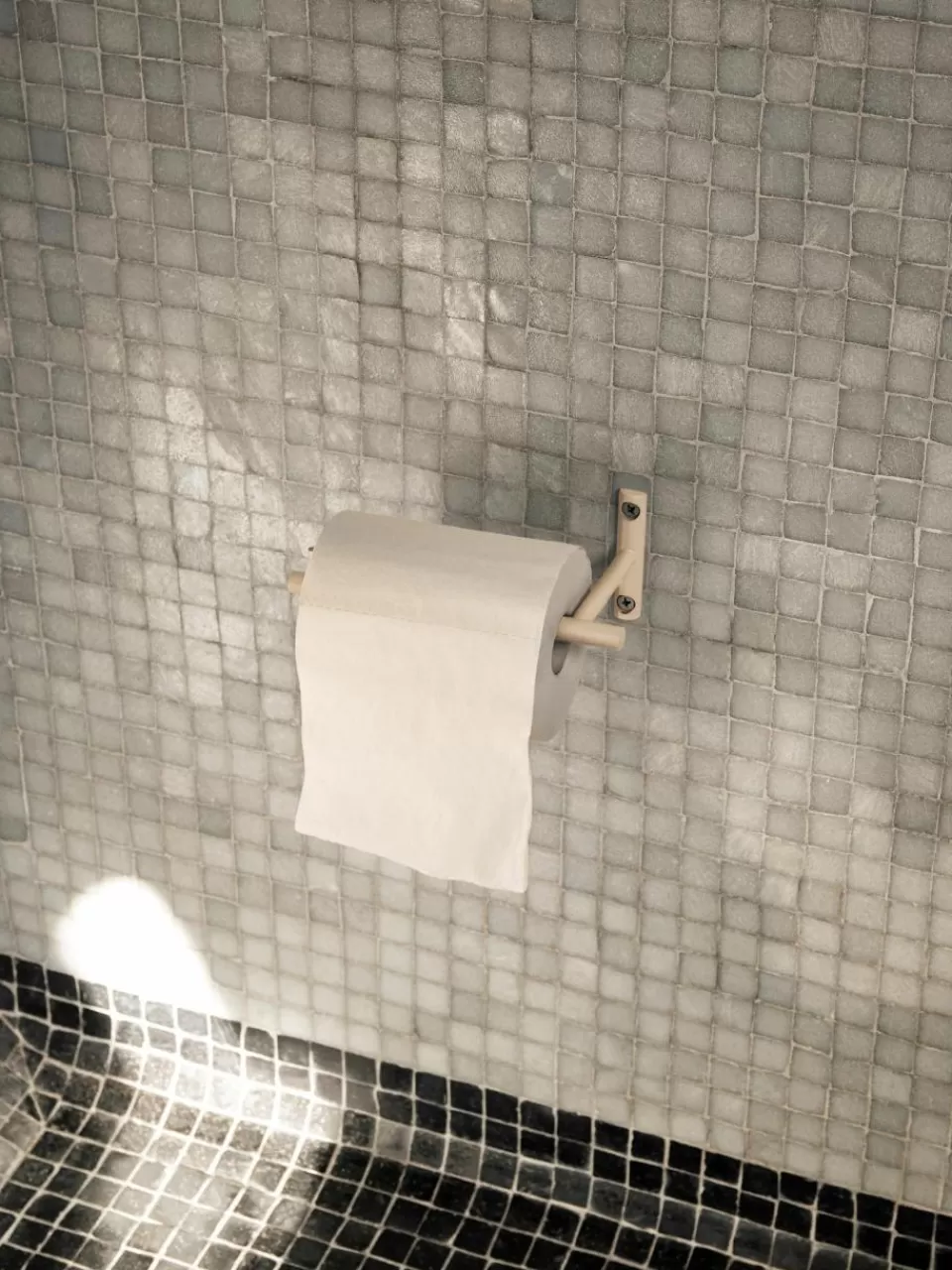 ferm LIVING Wandtoiletrolhouder Dora van metaal | Decoratie | Wc-Rolhouders